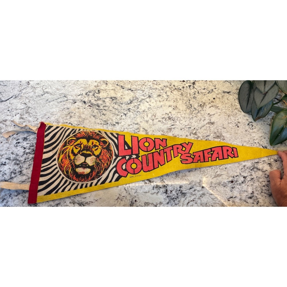 Vintage Lion Country Safari Pennant West Palm Beach Florida Souvenir Flag